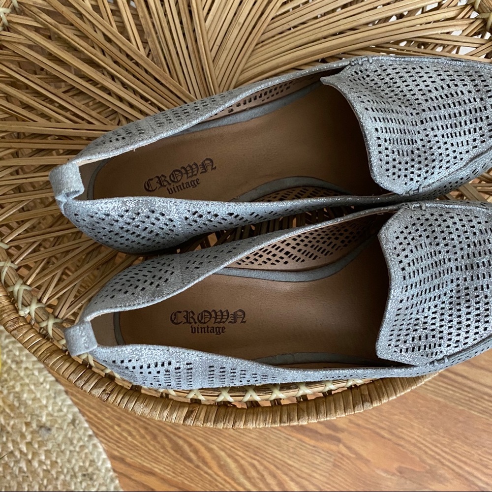 Crown Vintage Pewter Perforated Loafers 6 - Picture 5 of 10